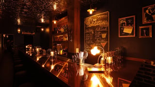 Bee's Knees (Bar)